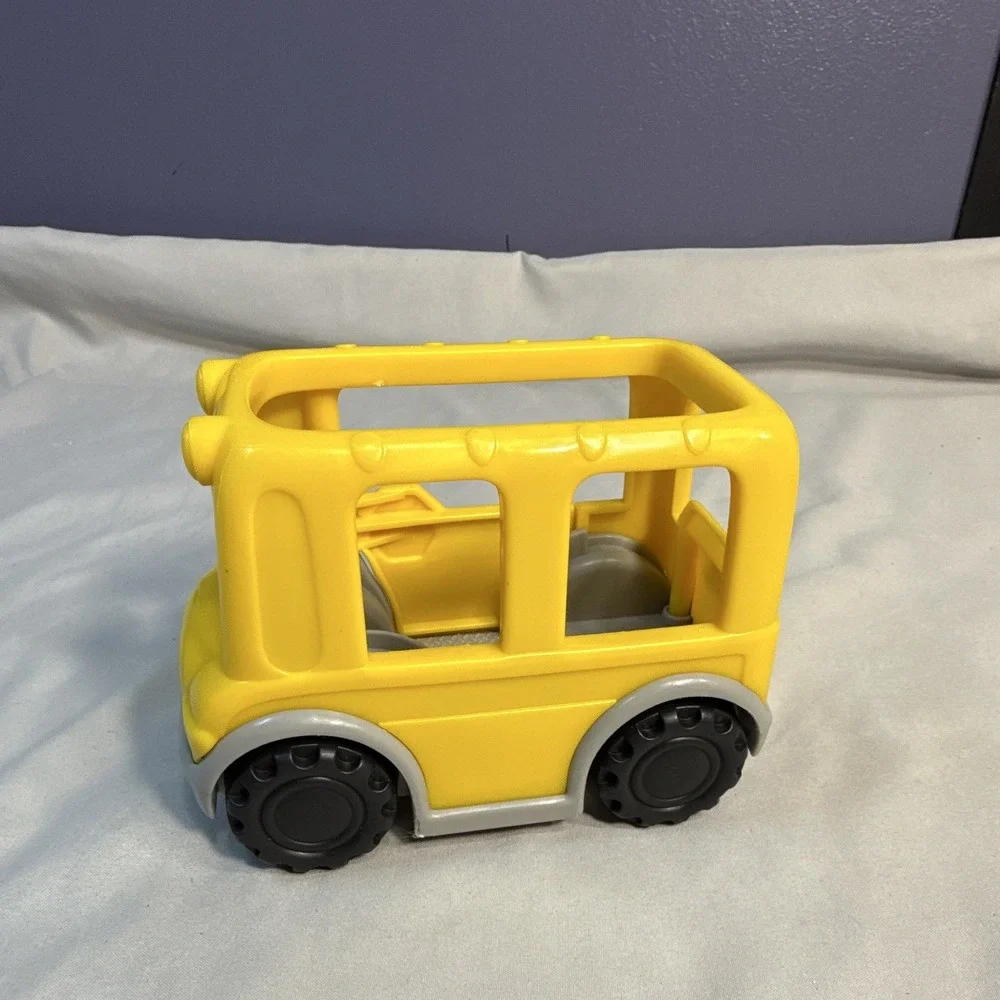 Fisher-Price Little People Yellow School Bus Vehicle B4817 2006 Vintage